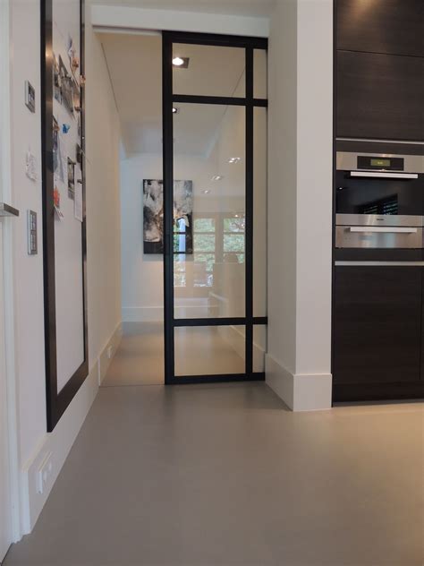 Strak & warm, dat is ook Design Gietvloer! | Sliding doors interior ...