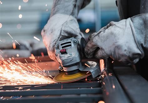 Mindestlohn für Metallarbeiter erhöht - UnserTirol24