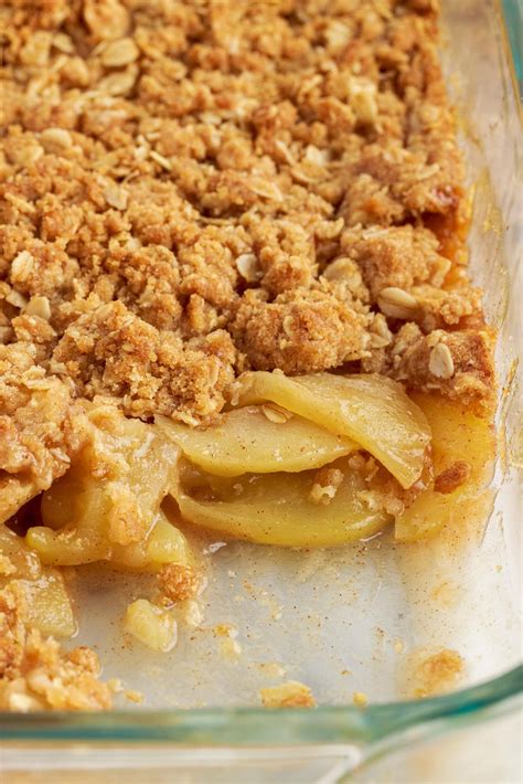 Apple Crumble Recipe with Caramelized Cinnamon Oat Topping