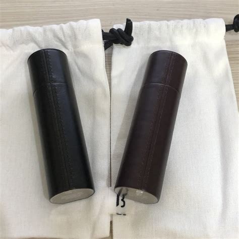 【化妝檯】BYREDO 11ml香水專用 皮革旅行瓶 黑色 原色 暗紅色 香水皮套 外殼 附束口袋 | Yahoo拍賣