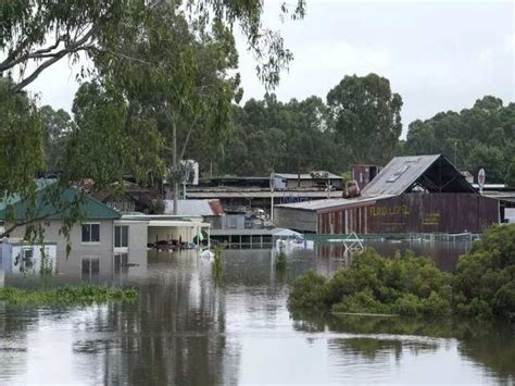 Australian floods : Australians frustrated as rains continue to lash ...