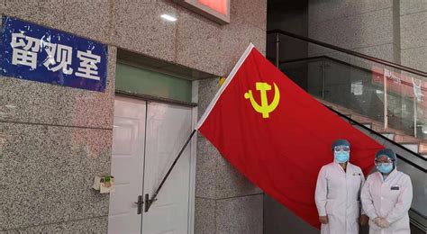 【战疫党员在行动】让党旗飘扬在呼和浩特火车东站疫情防控一线_内蒙古妇幼保健院