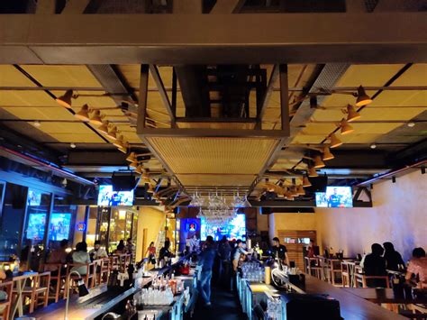 Set The Dance Floor On Fire With Great Food & Awesome Drinks 🔥 | LBB