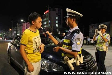 桂林一男子无证酒后驾驶撞树逃逸，路边睡着被交警逮个正着|南国早报网-广西主流都市新闻门户
