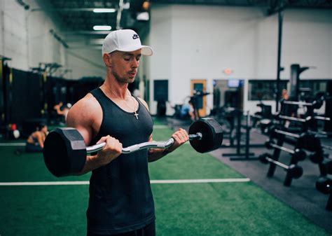 Brachialis Workout: Benefits, Exercises, and How-To for Massive Bicep ...
