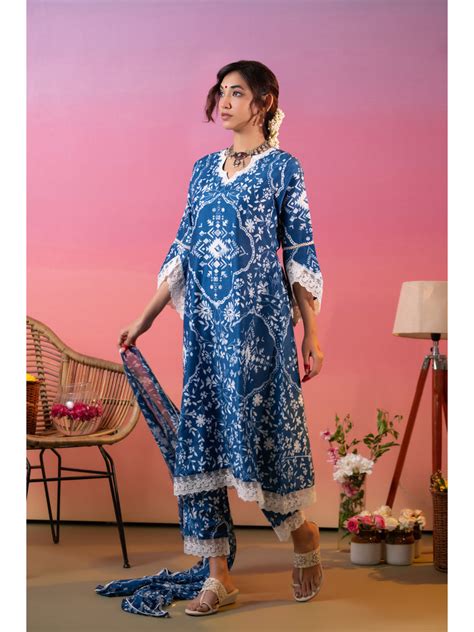 Stylish Blue Floral Kurta Set with Dupatta – Heeposh