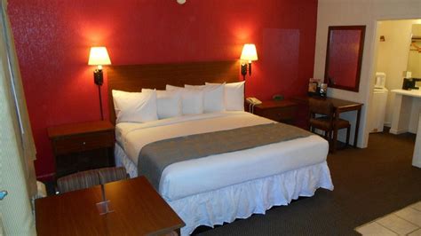 EMERALD INN EXPO (Abilene) - Motel Reviews, Photos, Rate Comparison ...