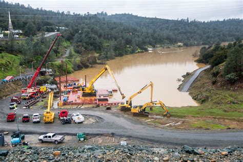 Oroville Dam: Dramatic photos show damage, erosion, repairs