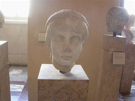 Statuaire 4 Princeps 5.2 Marcus Annius Verus Caesar Louvres :Maquetland ...