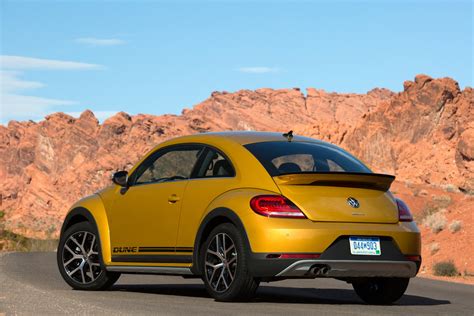 2017 Volkswagen Beetle Dune Revealed at LA Auto Show, Available as a Cabriolet - autoevolution