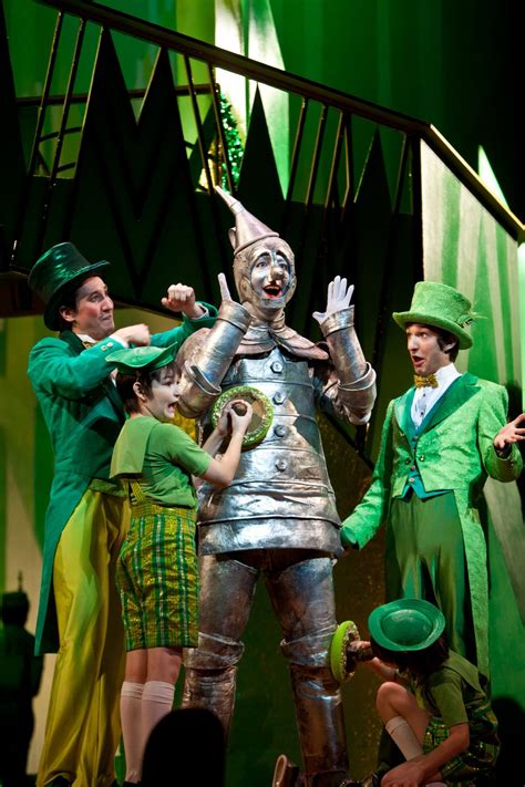 Pin by Rita Miranda on Oz Teatro | Wizard of oz play, The wizard of oz ...