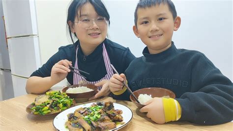 小夫妻上海打工 悦悦下班早每天做饭，小伙回来就能吃上饭 太幸福 - YouTube