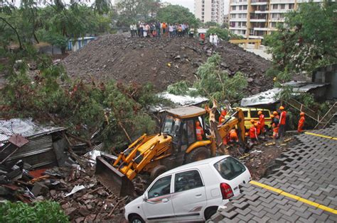 印度圍牆坍塌壓毀鐵皮屋 15人睡夢中遭活埋死亡 | ETtoday國際新聞 | ETtoday新聞雲