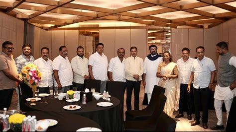 30 MLAs of DK Shivakumar camp huddle at Bengaluru hotel amid power ...