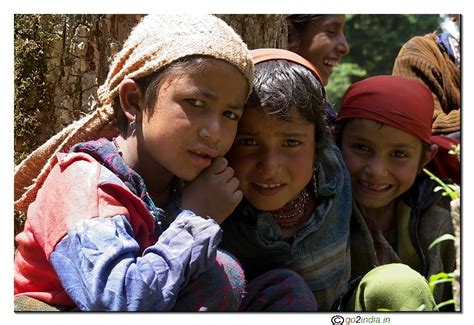 go2india.in : Kids of Garhwal