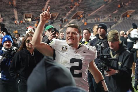 Postgame Podcast: Where does Tennessee go after embarrassing home loss to Vanderbilt? Vector Art Vector Art