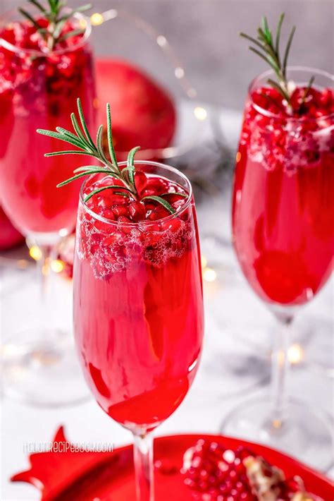 https://www.italianrecipebook.com/wp-content/uploads/2023/12/christmas-prosecco-cocktail-close-up-1025x1536.jpg