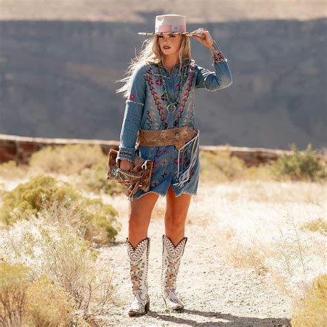 Nothing says western fashion quite like a {little denim} dress!! 🌻🌾 ...