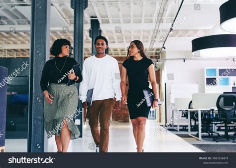 Business People Walking Past Each Other 的图像结果