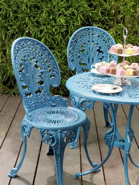 Restore your old metal garden furniture and enjoy outdoor eating in the ...