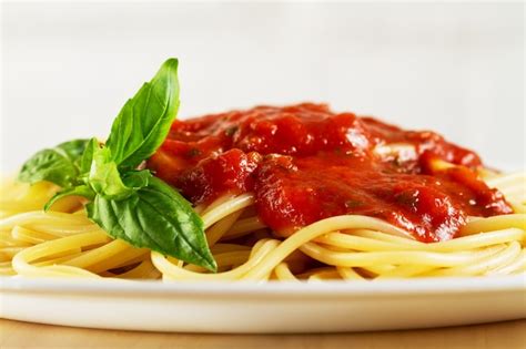 Leckere bunte appetitlich gekochte Spaghetti italienische Pasta mit ...