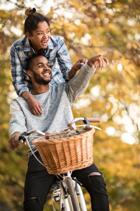 40 Best Fall Date Ideas - Fun Autumn Date Ideas for Couples