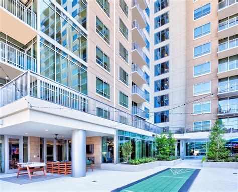 Alexan on 8th - Kawneer Canada