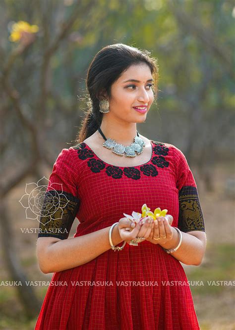 Red and black sungudi – Vastrasuka