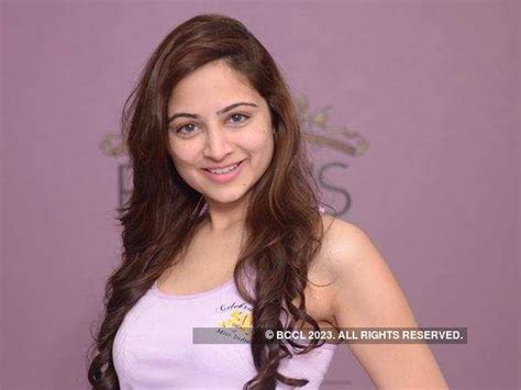 Ramp Walk training at Pond's Femina Miss India 2013