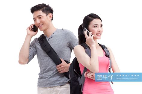 快乐的大学生打电话-蓝牛仔影像-中国原创广告影像素材