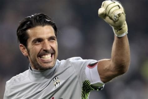 Buffon joins PSG for final shot at Champions League glory