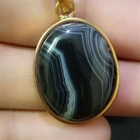 Sulemani Hakik: The best way to wear this majestic gemstone.