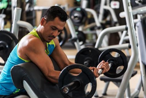 6 बेस्ट एक्सरसाइज, जिनसे बना पाएंगे हैवी और मजबूत बाइसेप्स। Best ...