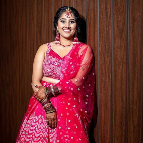 अदाकार Rana Ranbir की बेटी के हाथों में लगी शादी की मेहंदी, आप भी देखें ...