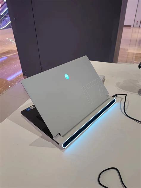 Alienware 笔记本 的图像结果