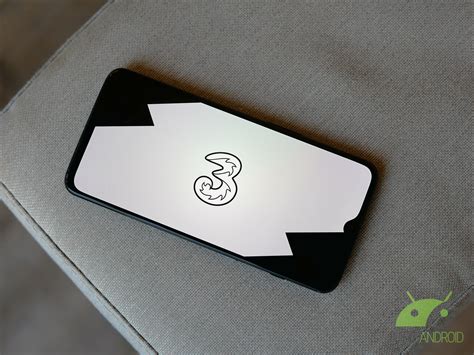 Tre regala due biglietti per una partita a basket della Virtus Roma