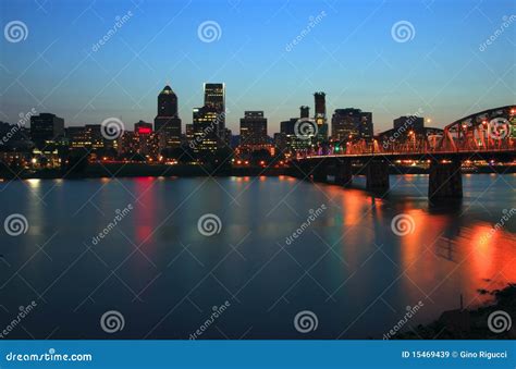 Portland Oregon at dusk. stock image. Image of hawthorne - 15469439
