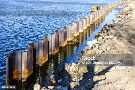 Compression Plate Retaining Wall 的图像结果