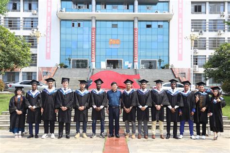 外国语学院领导携19名2022届毕业生代表参观华中师范大学附属武当中学-汉江师范学院-外国语学院