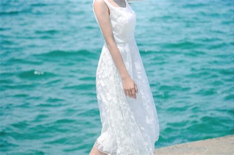 喜欢夏天的理由啊 是因为可以穿小白裙