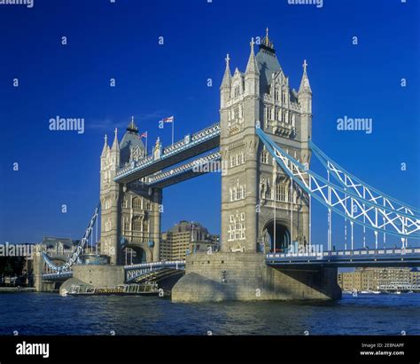 2001 historical tower bridge hi-res stock photography and images - Alamy