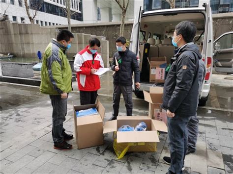 医者担当｜连线上海市红十字赴武汉应急救援队：每一次出车都须争分夺秒