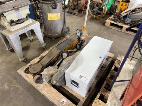 CENTRAL HYDRAULICS FLOOR JACK,