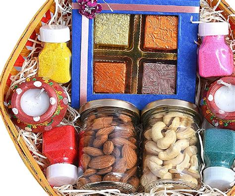 Diwali Gift Idea: दिवाली पर गिफ्ट के लिए बेस्ट हैं ये शानदार हैंपर, सेल ...