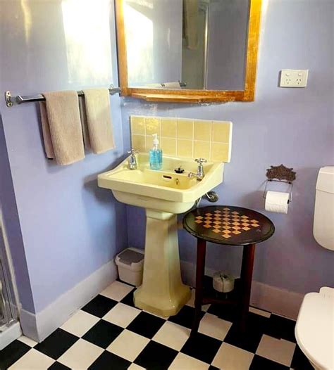 RADIO SPRINGS HOTEL (Lyonville) - B&B Reviews & Photos - Tripadvisor