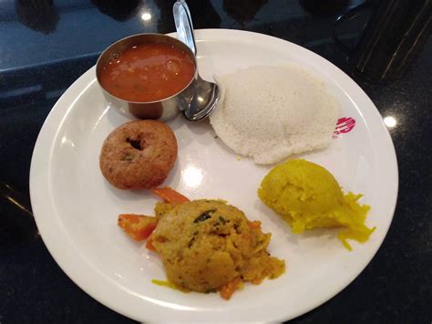 Fill Your Tummy On A Lazy Sunday With This Brekkie Combo! | LBB