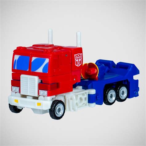 Prime Time Gaming: Optimus Rolls Out Of The Screen And Onto Your Shelf