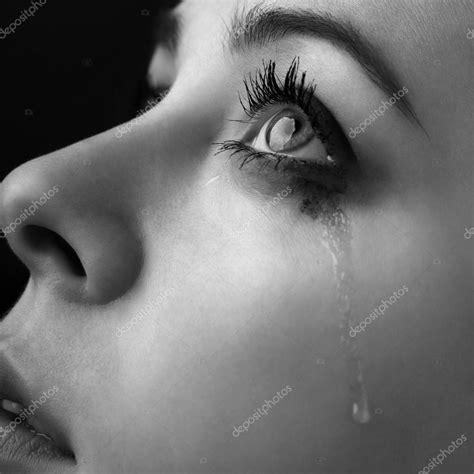 痛苦的女人流泪,心碎的图片流泪 - 伤感说说吧
