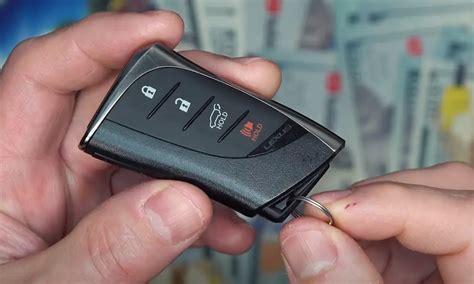 How to Open Lexus Key FOB 的图像结果