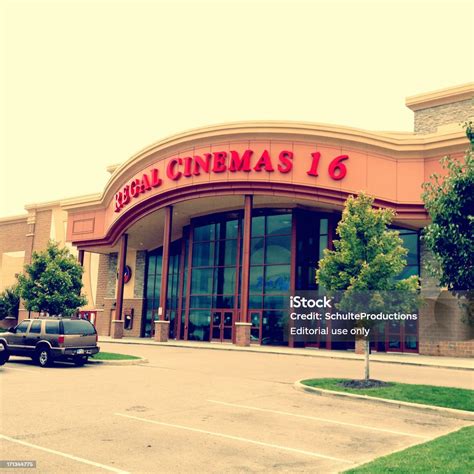 Regal Cinemas 16 Movie Theater Stock Photo - Download Image Now - Regal ...
